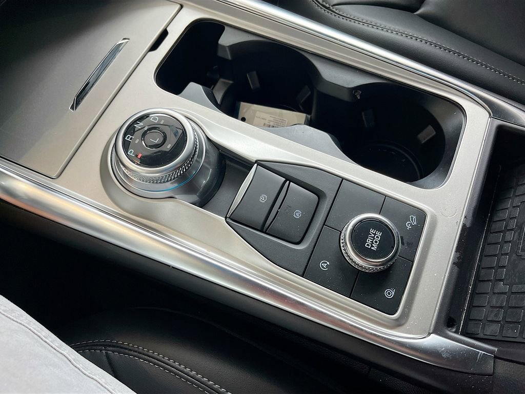 Used 2024 Ford Explorer XLT w/ Equipment Group 202A image 17