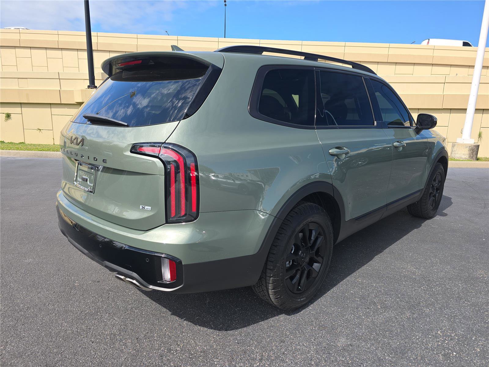 Used 2025 Kia Telluride SX Prestige X-Pro image 3