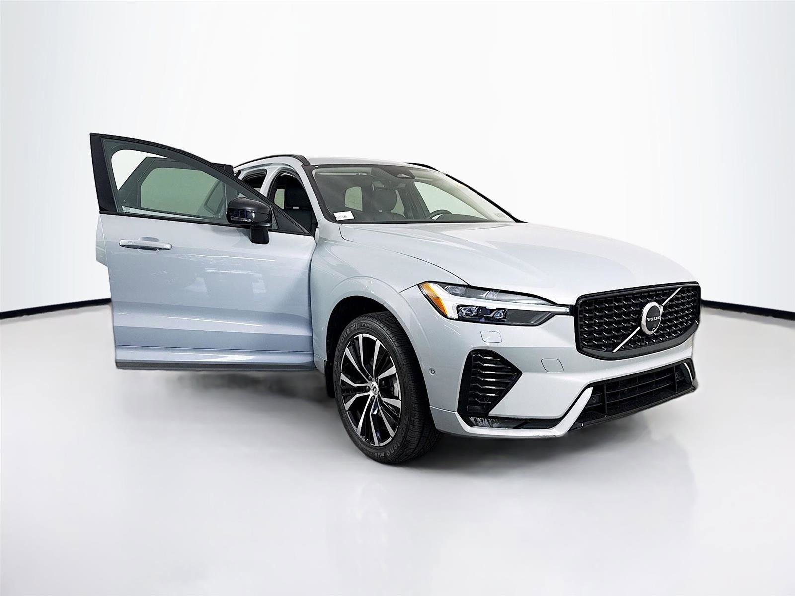 Used 2024 Volvo XC60 B5 Plus w/ Protection Package Premier AWD/4WD image 11