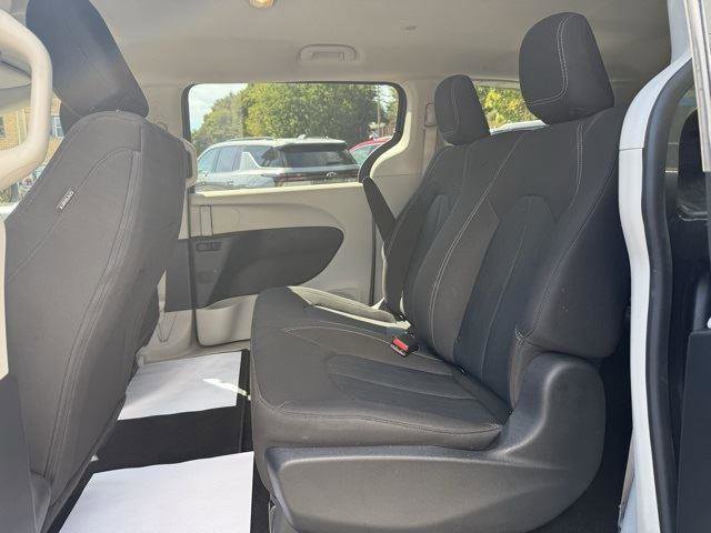 Used 2021 Chrysler Voyager L image 15