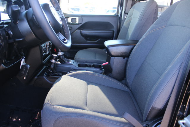 Used 2024 Jeep Wrangler Unlimited w/ Convenience Group AWD/4WD image 36