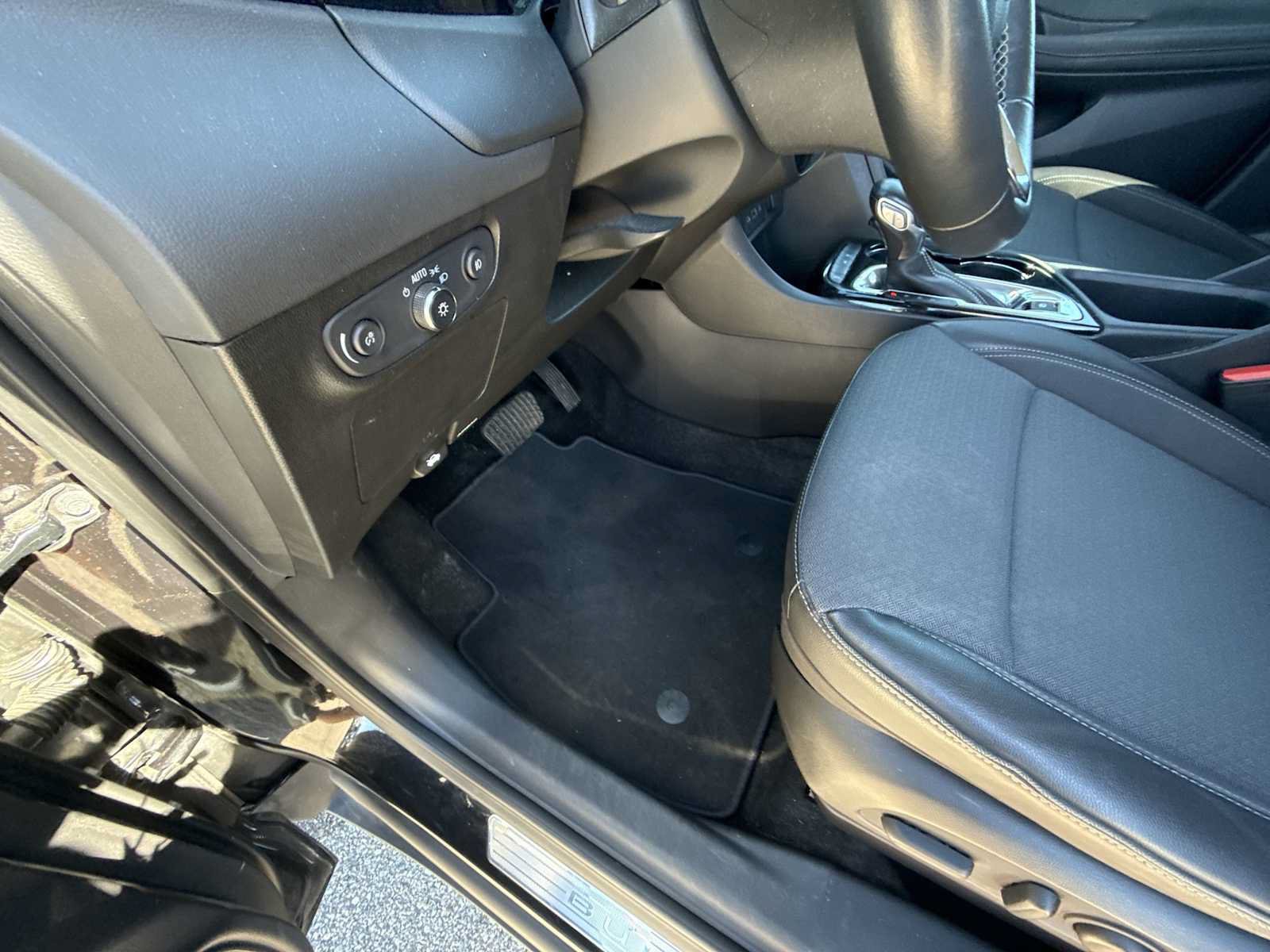 Certified 2023 Buick Encore GX Preferred w/ Cold Weather Comfort Package FWD image 33