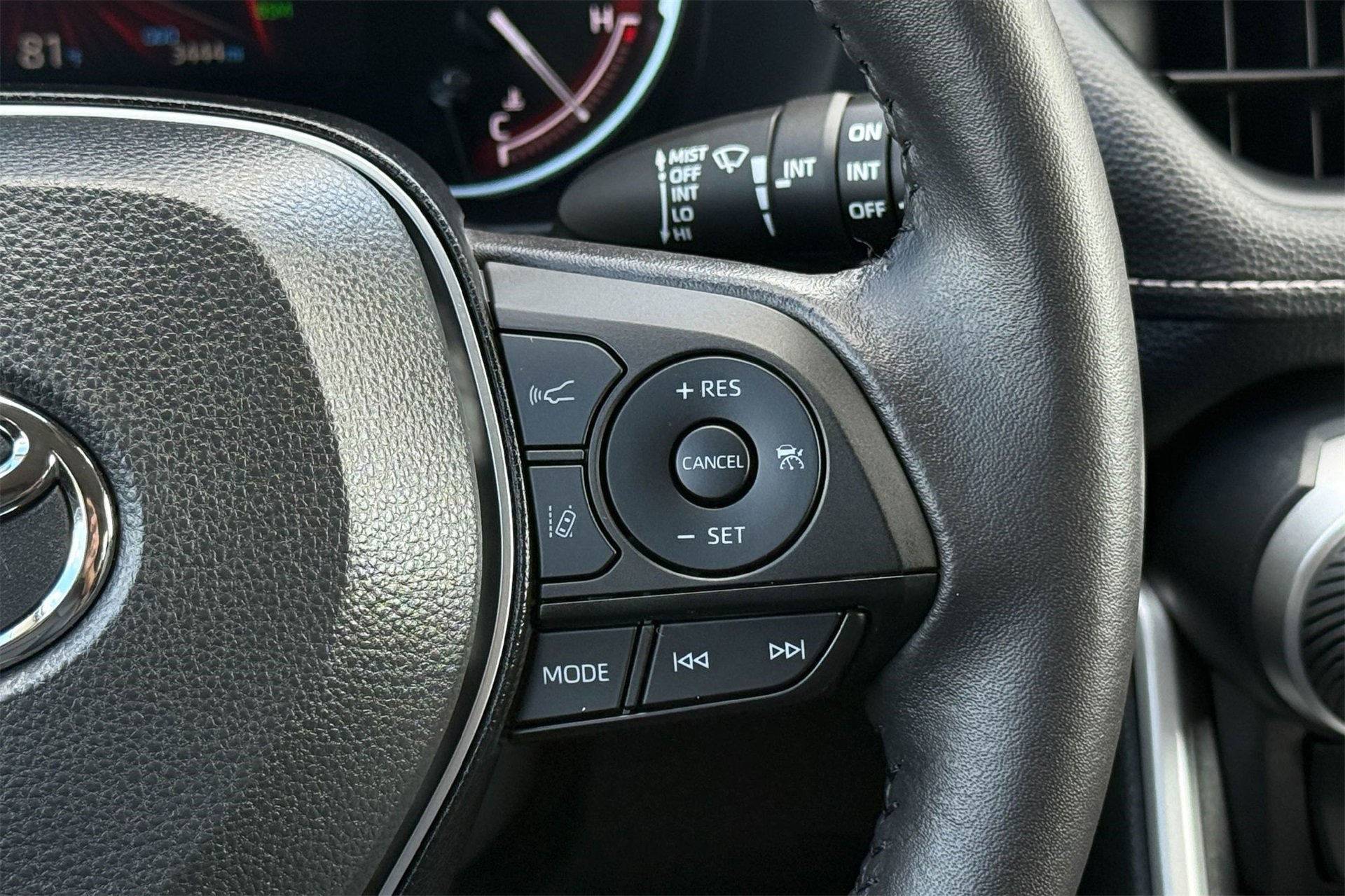 Used 2025 Toyota RAV4 XLE Premium image 23