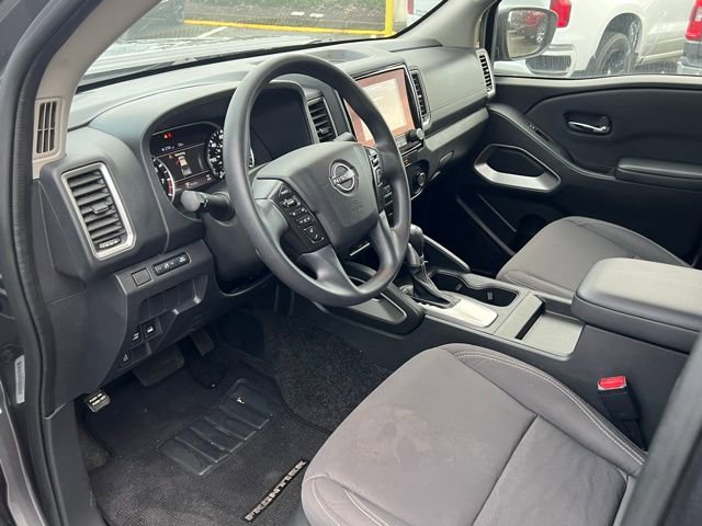 Used 2023 Nissan Frontier SV image 9