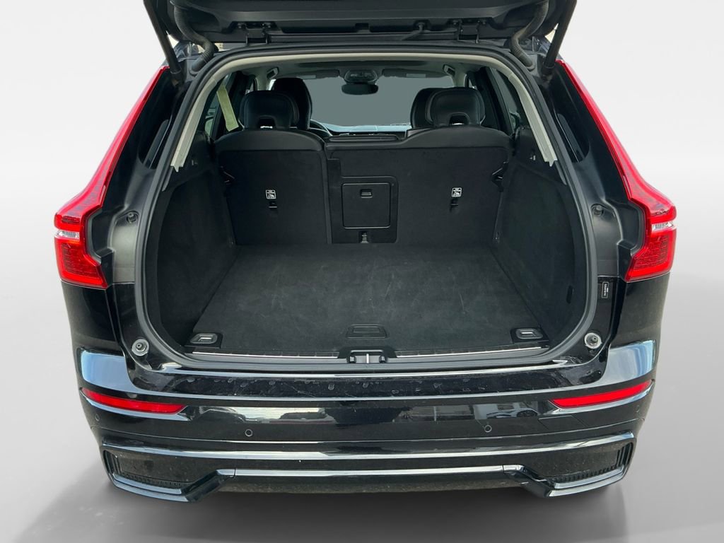 Used 2024 Volvo XC60 B5 Plus image 16