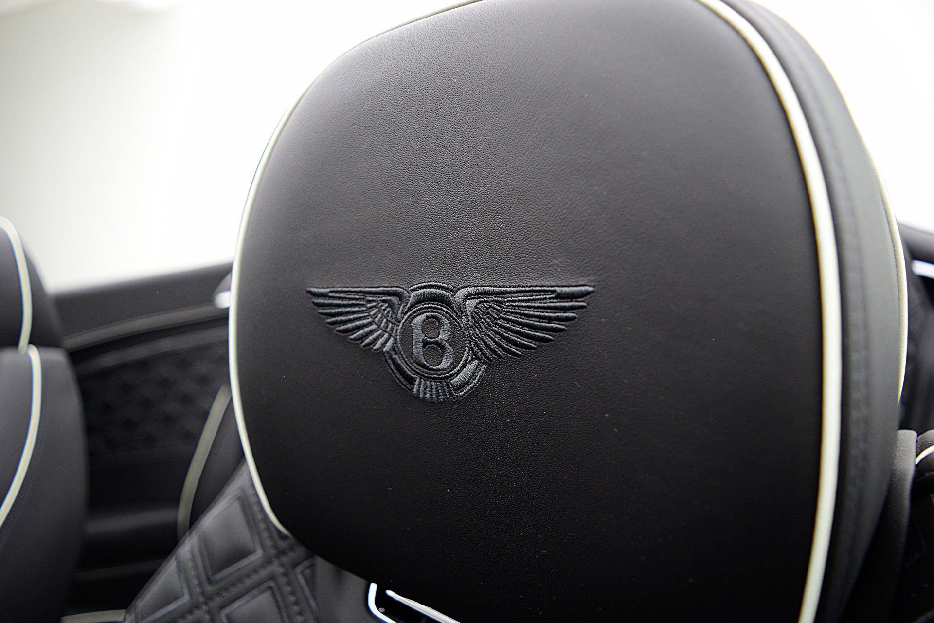 Used 2023 Bentley Continental GT Azure image 38