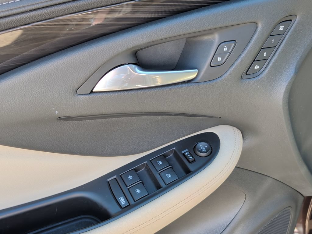 Used 2020 Buick Envision Essence AWD/4WD image 15