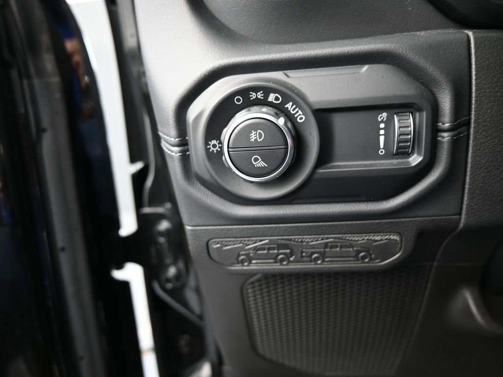 Used 2024 Jeep Gladiator Sport w/ Premium Package AWD/4WD image 30