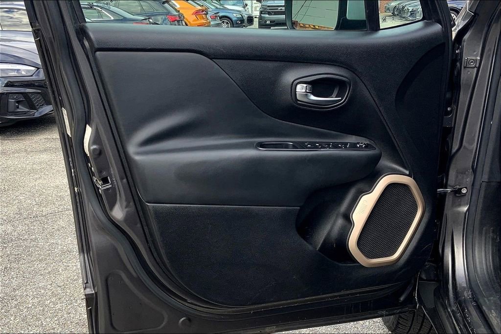 Used 2016 Jeep Renegade Limited image 21