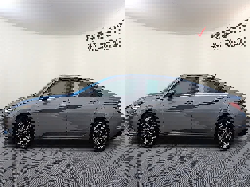 Used 2023 Hyundai Elantra Limited w/ Preferred Accessory Package image 7