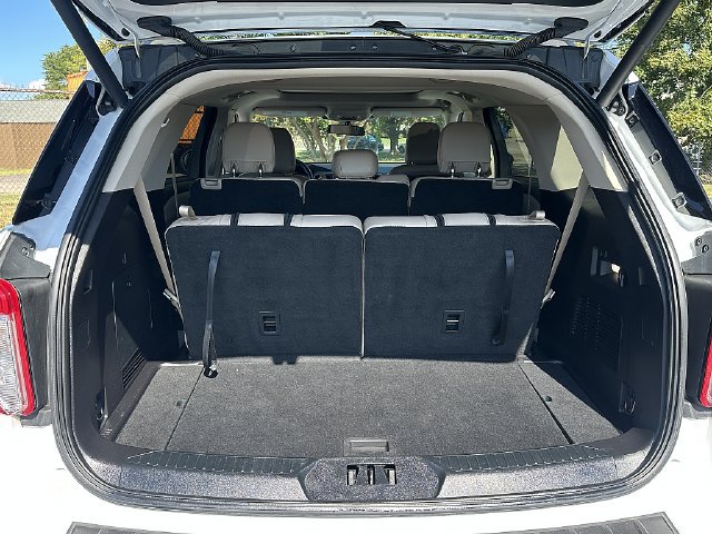 Used 2020 Ford Explorer XLT w/ Equipment Group 202A AWD/4WD image 14