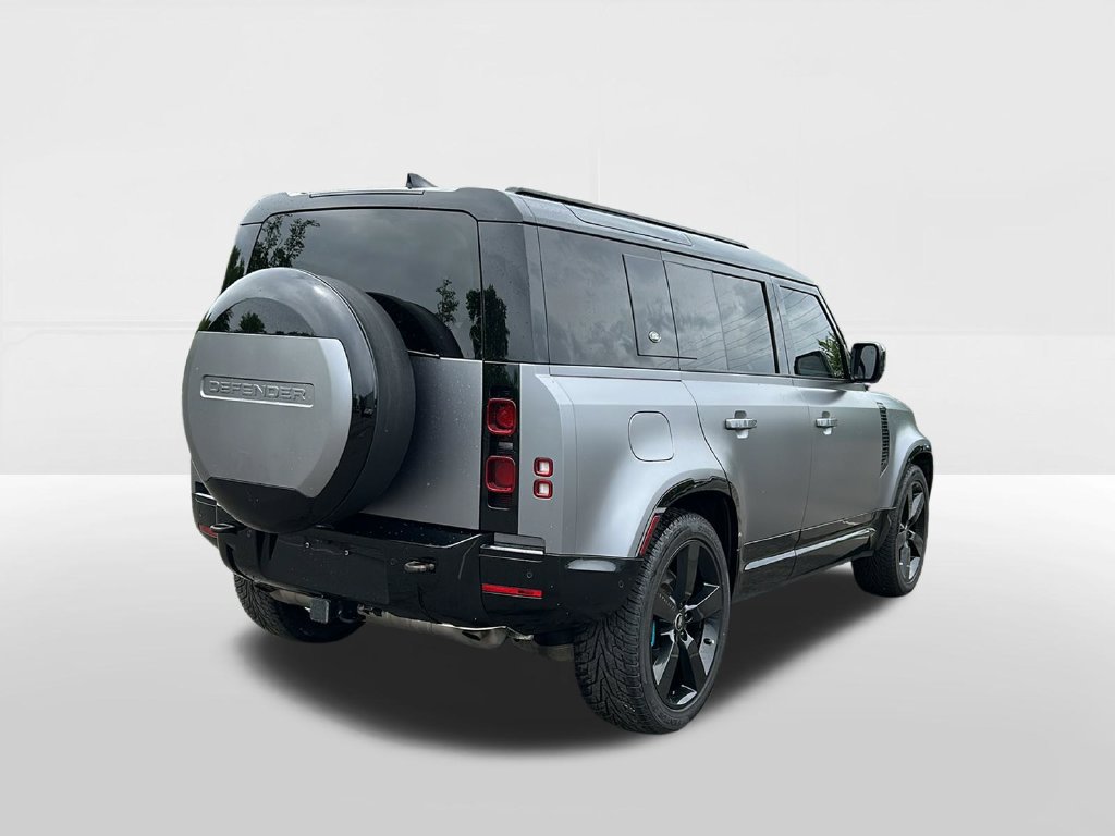 Certified 2024 Land Rover Defender 110 X-Dynamic SE AWD/4WD image 4
