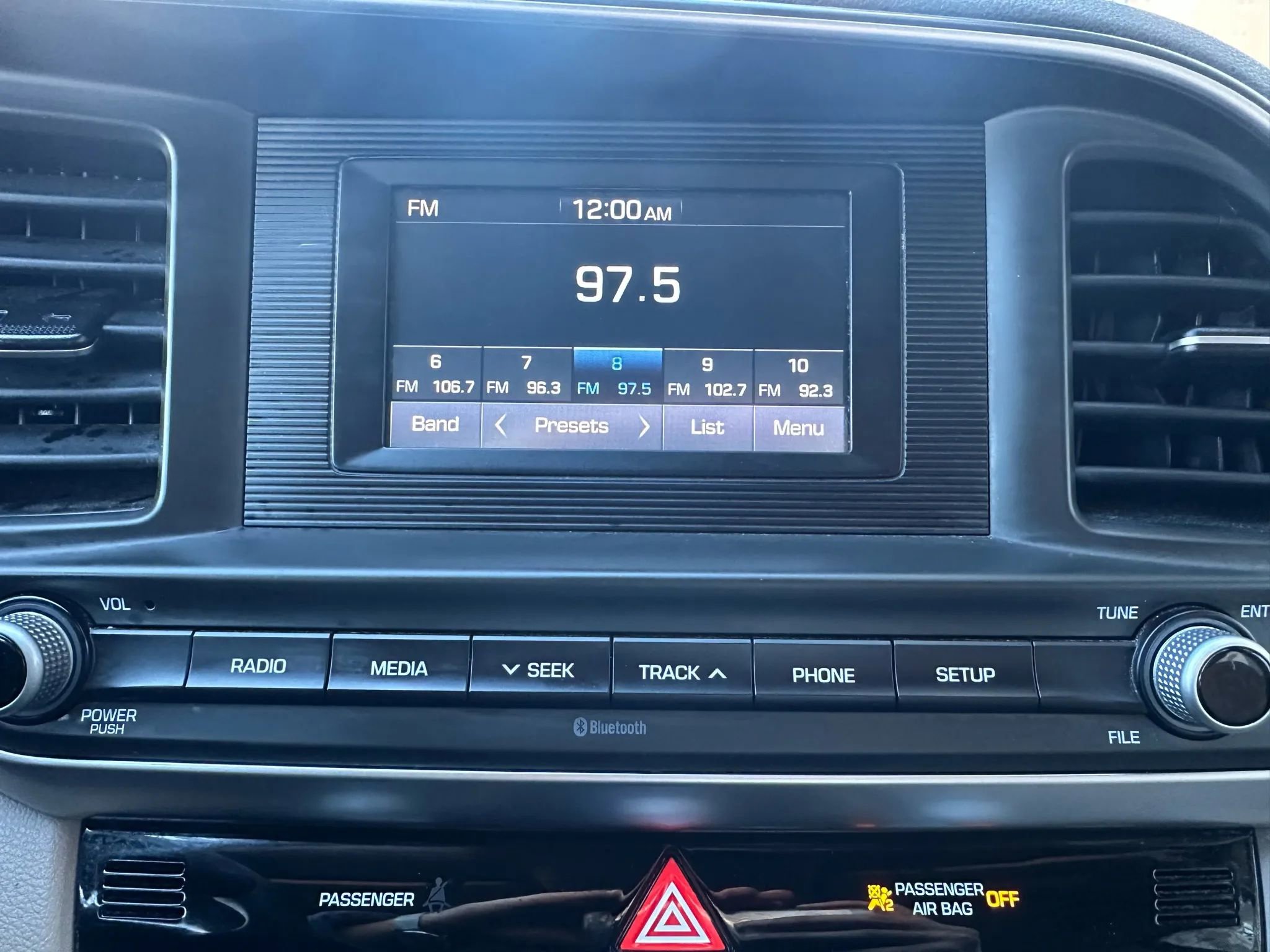 Used 2020 Hyundai Elantra SE image 19