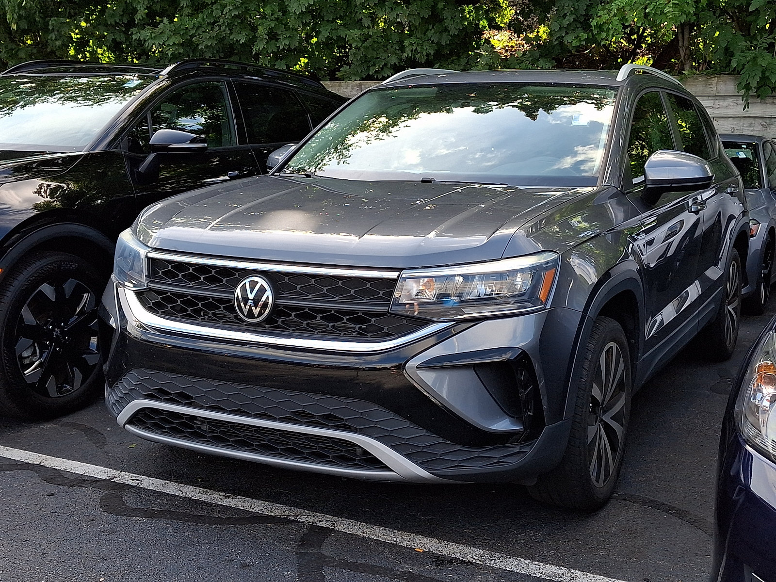 Used 2022 Volkswagen Taos SE FWD image 3