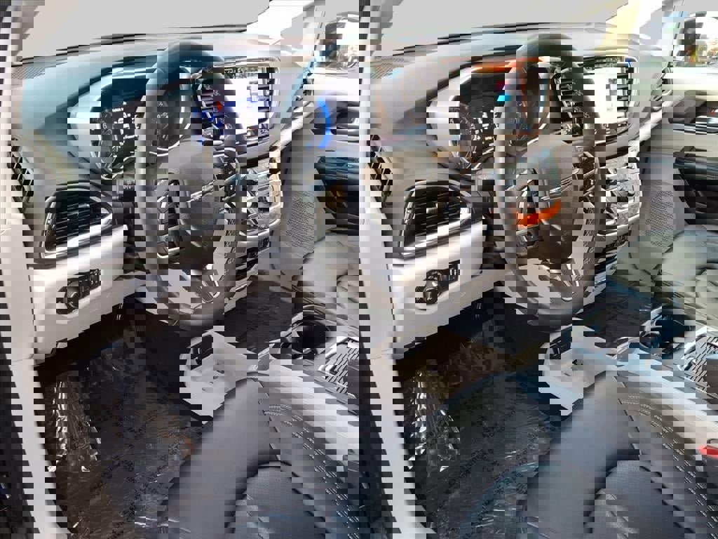 Used 2024 Chrysler Pacifica Touring-L image 21