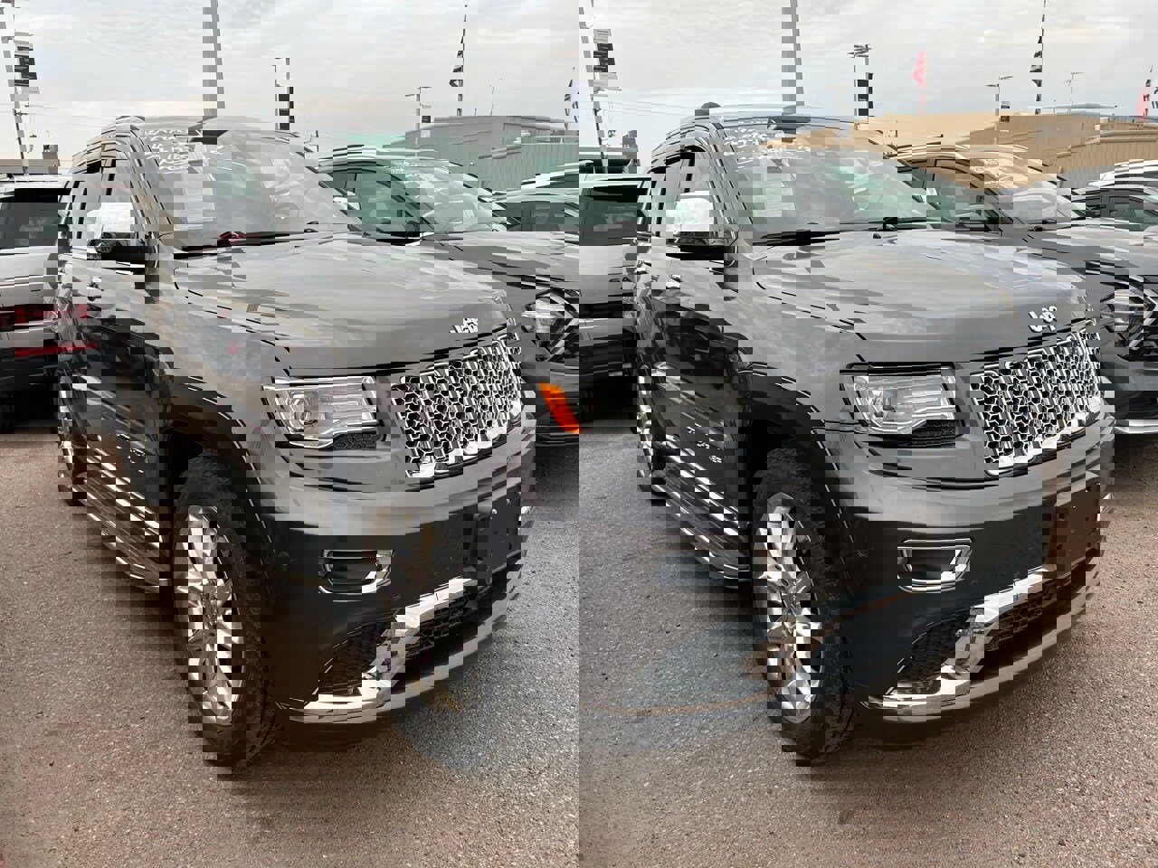 Used 2015 Jeep Grand Cherokee Summit image 2