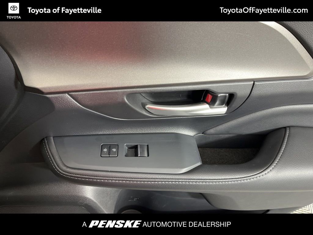 Used 2025 Toyota Grand Highlander AWD image 23