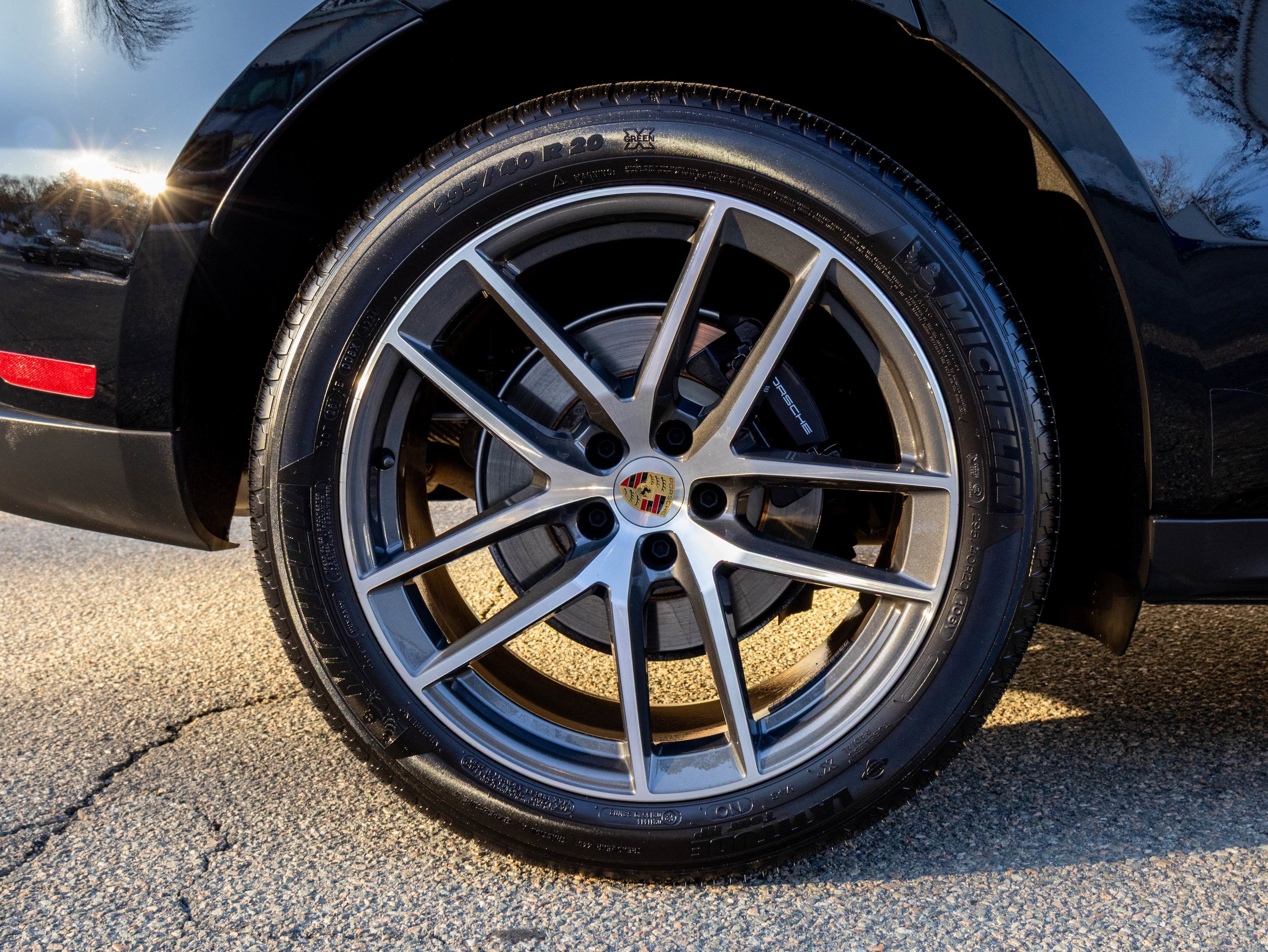 Certified 2025 Porsche Macan AWD/4WD image 13