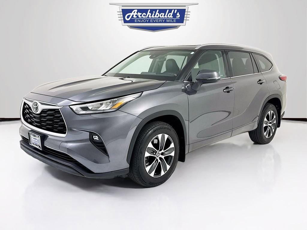 Used 2021 Toyota Highlander XLE image 3