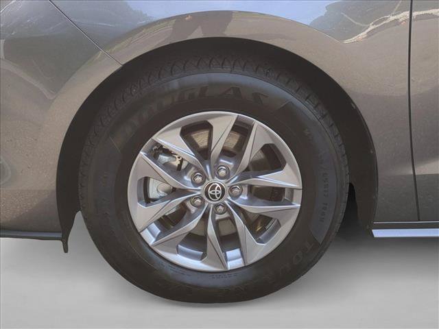 Used 2022 Toyota Sienna XLE w/ XLE Plus Package FWD image 28