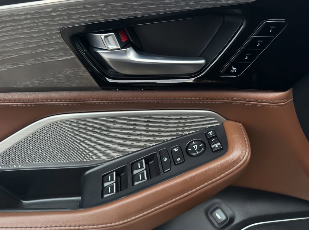 Used 2023 Acura MDX SH-AWD w/ Advance Package image 29