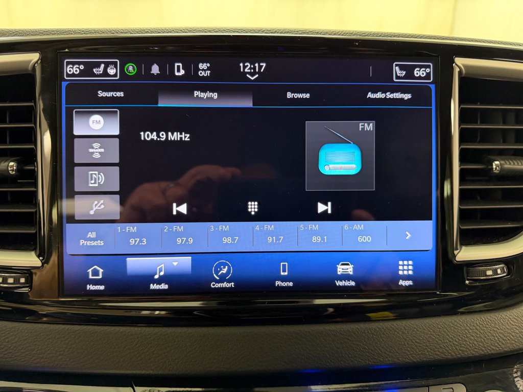 Used 2024 Chrysler Pacifica Touring-L FWD image 27