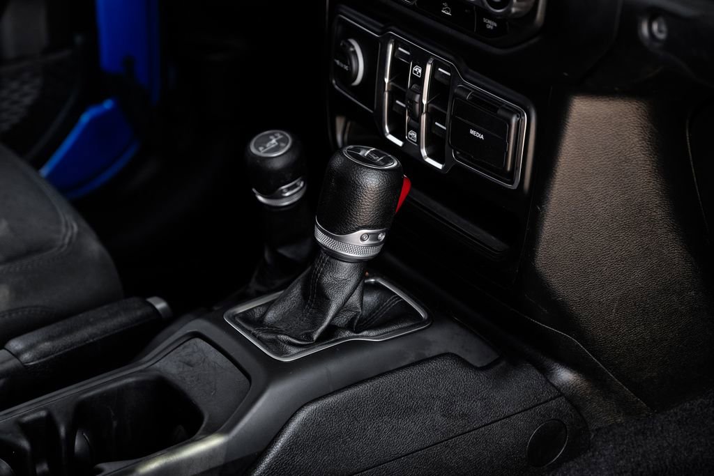 Used 2021 Jeep Gladiator Sport AWD/4WD image 32