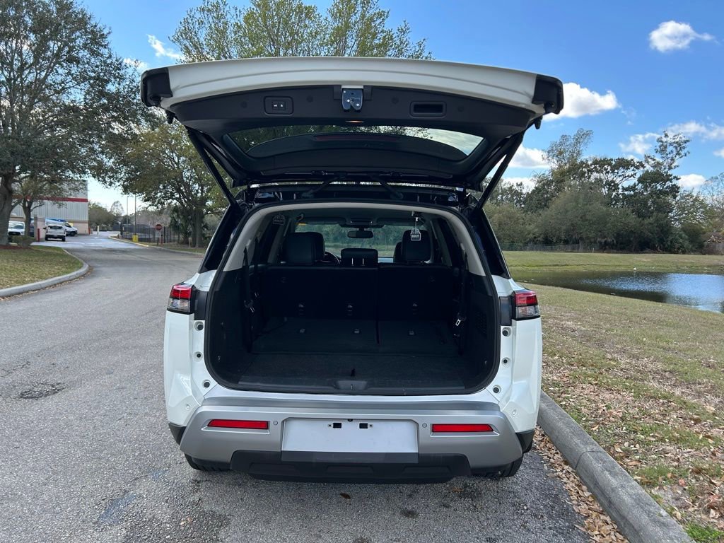 Used 2022 Nissan Pathfinder SL image 10