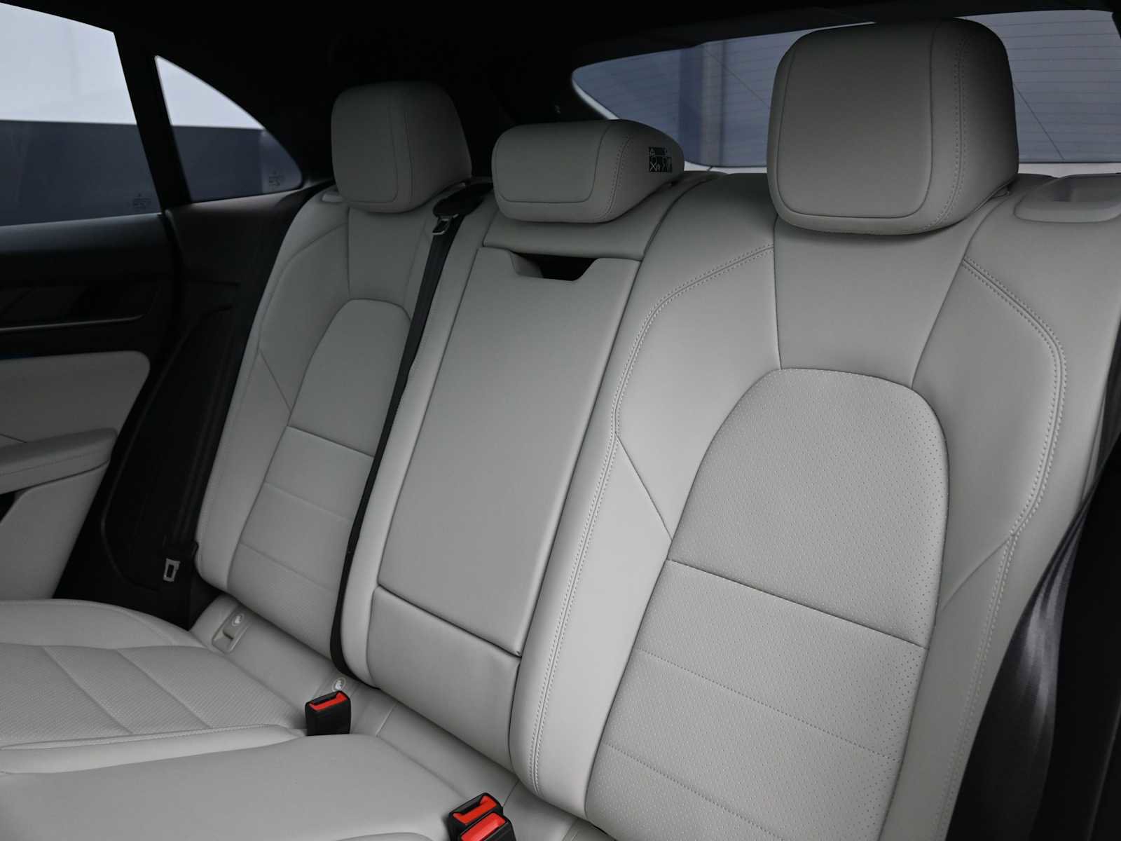 New 2025 Porsche Macan 4 Electric AWD/4WD image 18