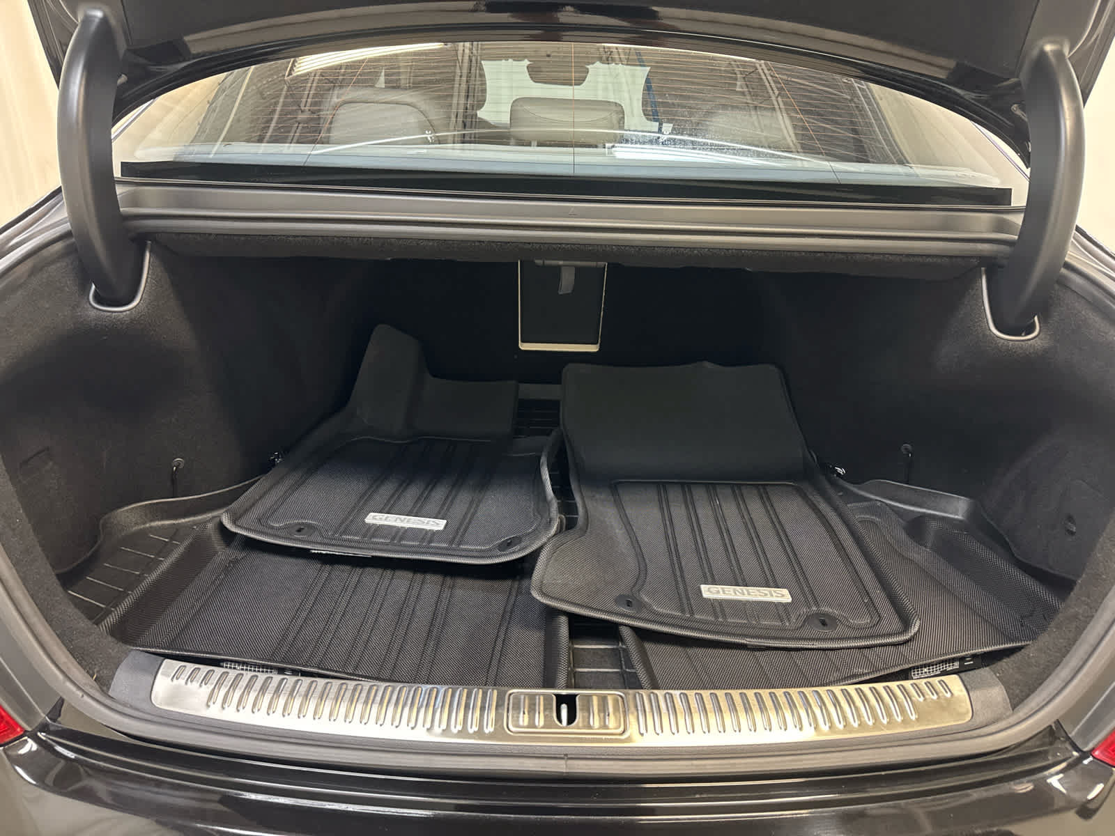 Used 2018 Genesis G90 5.0 Ultimate AWD/4WD image 28
