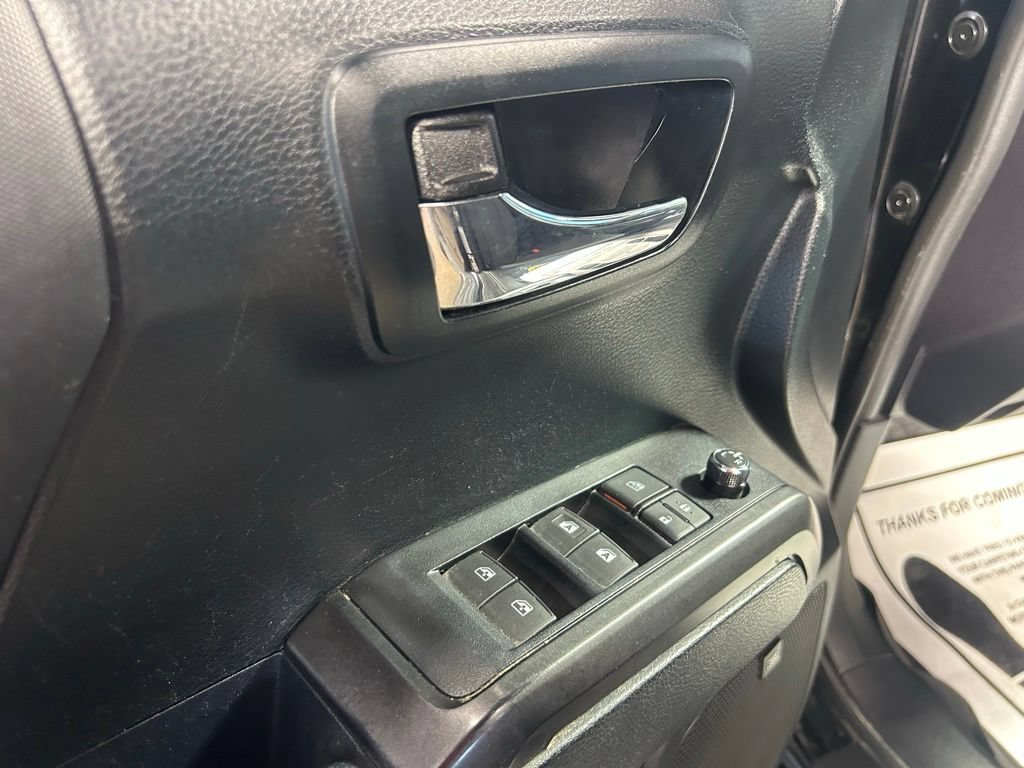 Used 2017 Toyota Tacoma TRD Off-Road AWD/4WD image 32