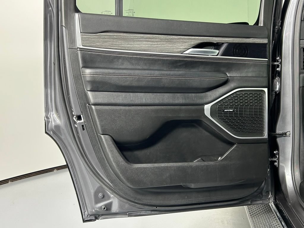 Used 2024 Jeep Wagoneer Series II w/ Flexible Seating Group AWD/4WD image 18