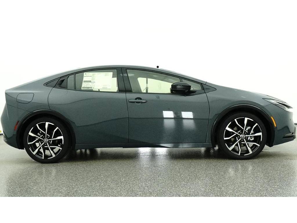 New 2026 Toyota Prius Plug-In Hybrid FWD image 27