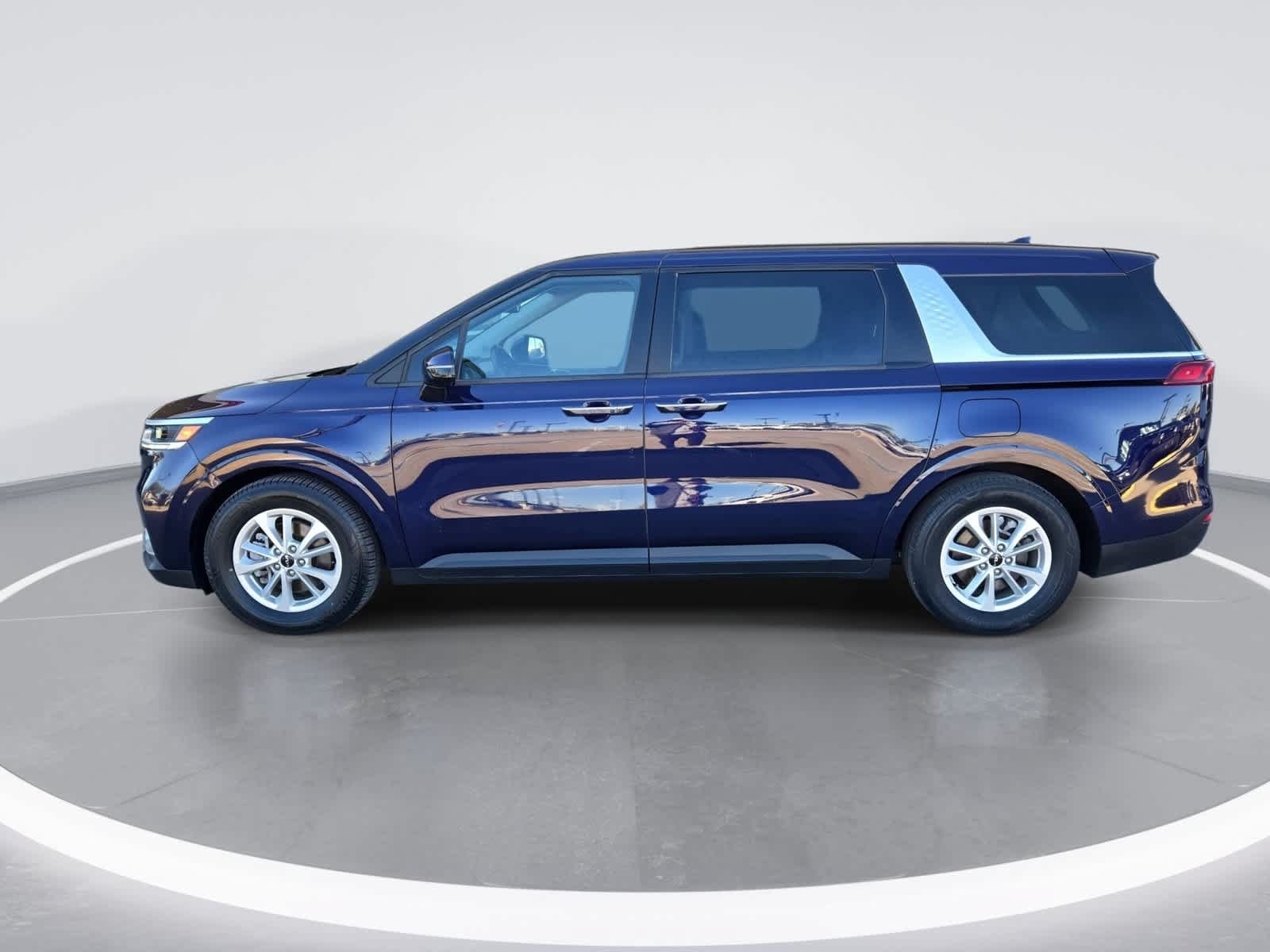 Used 2022 Kia Carnival LX FWD image 5