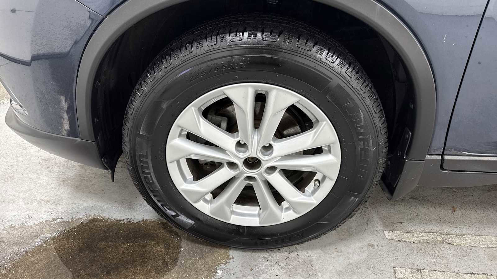 Used 2016 Nissan Rogue SV w/ SV Premium Package image 10