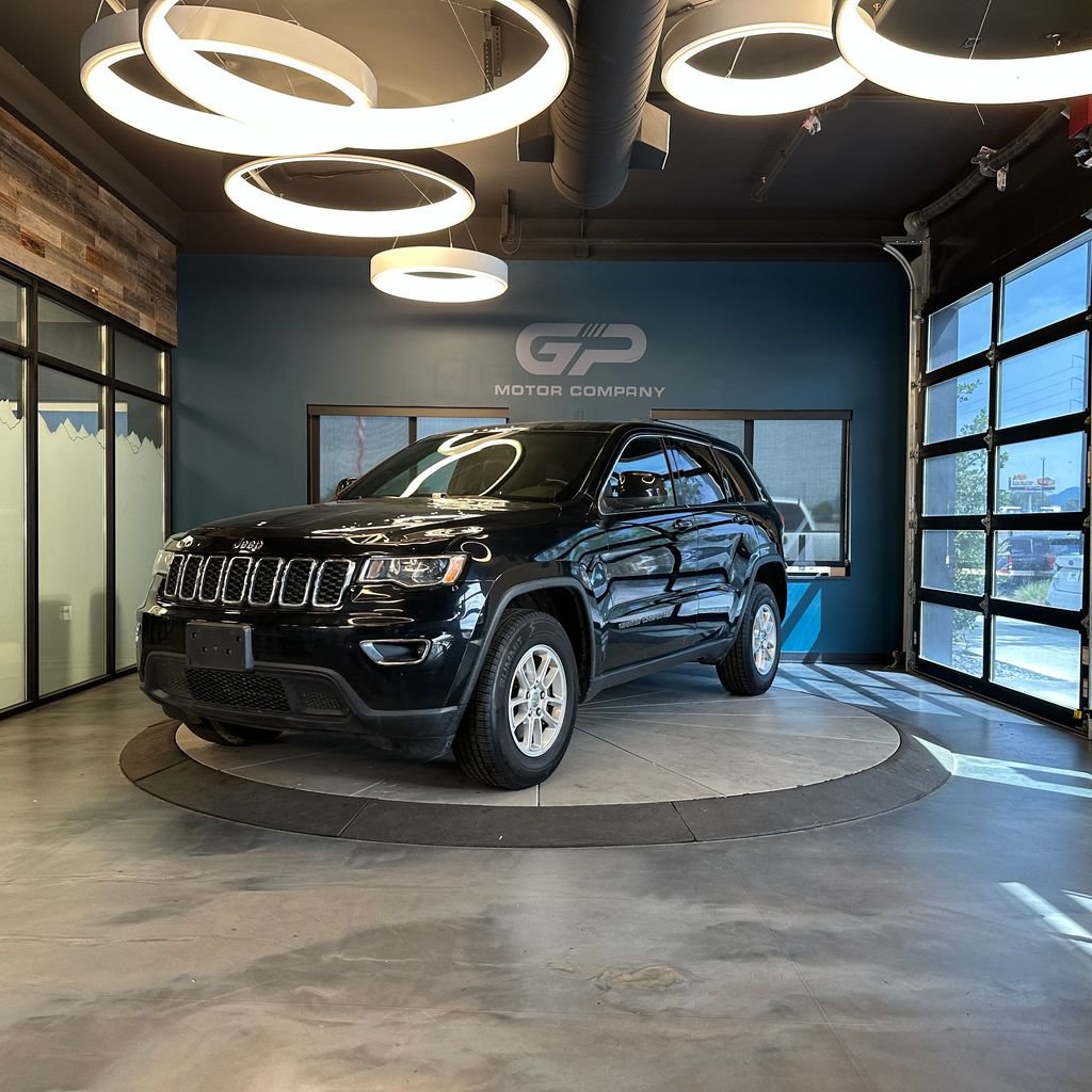 Used 2019 Jeep Grand Cherokee Laredo w/ Security & Convenience Group AWD/4WD image 7