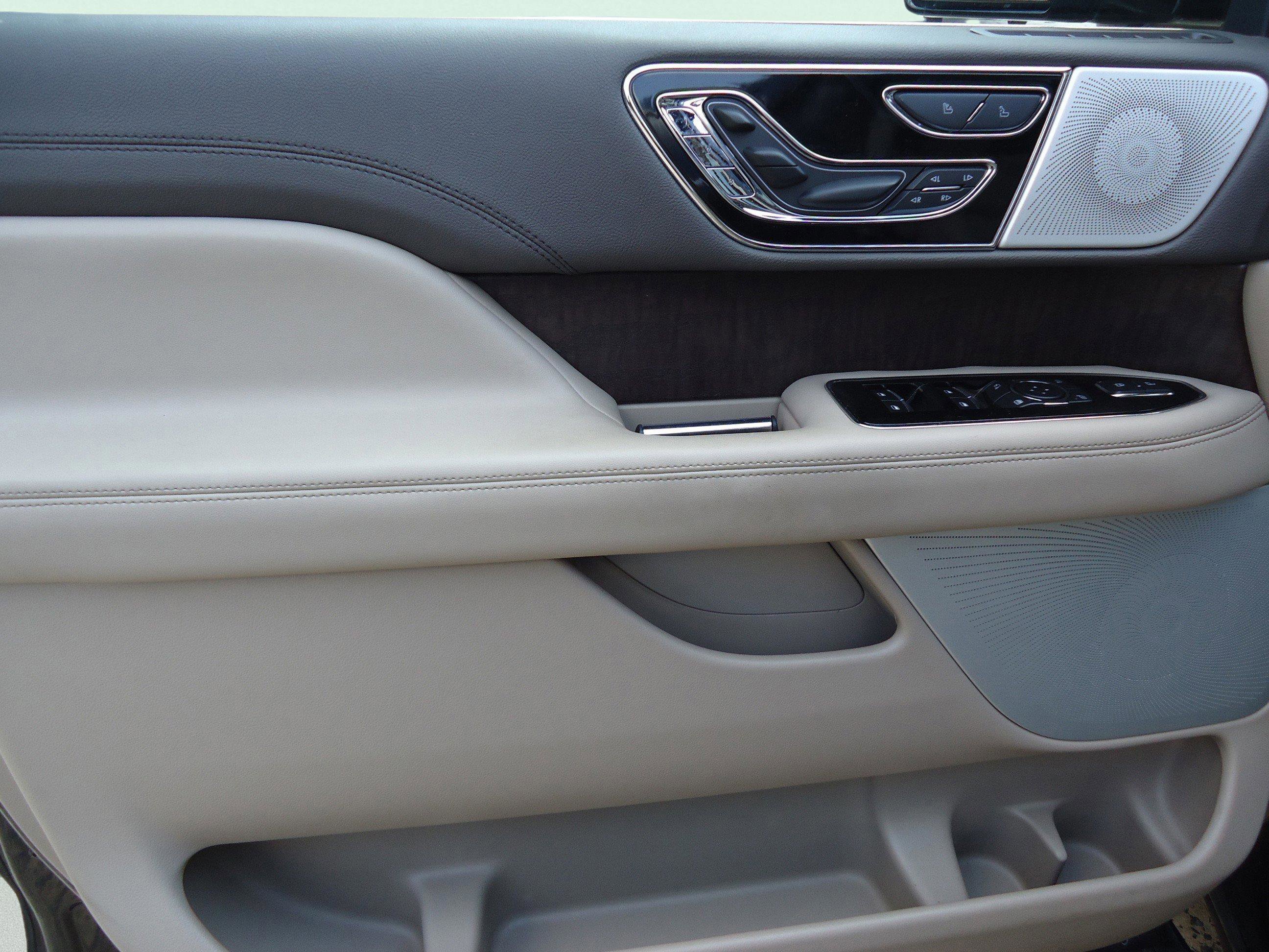 Used 2022 Lincoln Navigator Reserve AWD/4WD image 12