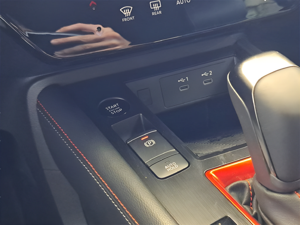 Certified 2025 Nissan Kicks SR FWD image 32