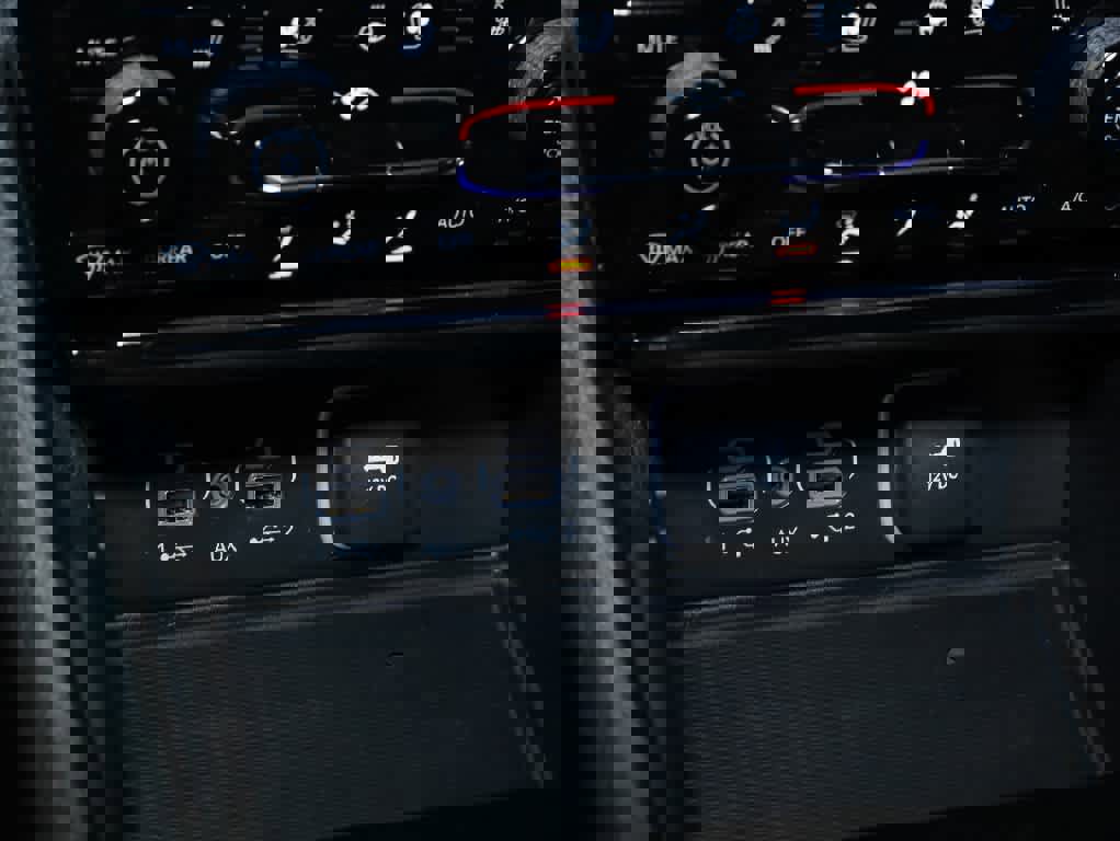 Used 2023 Jeep Grand Cherokee Limited w/ Luxury Tech Group II image 28