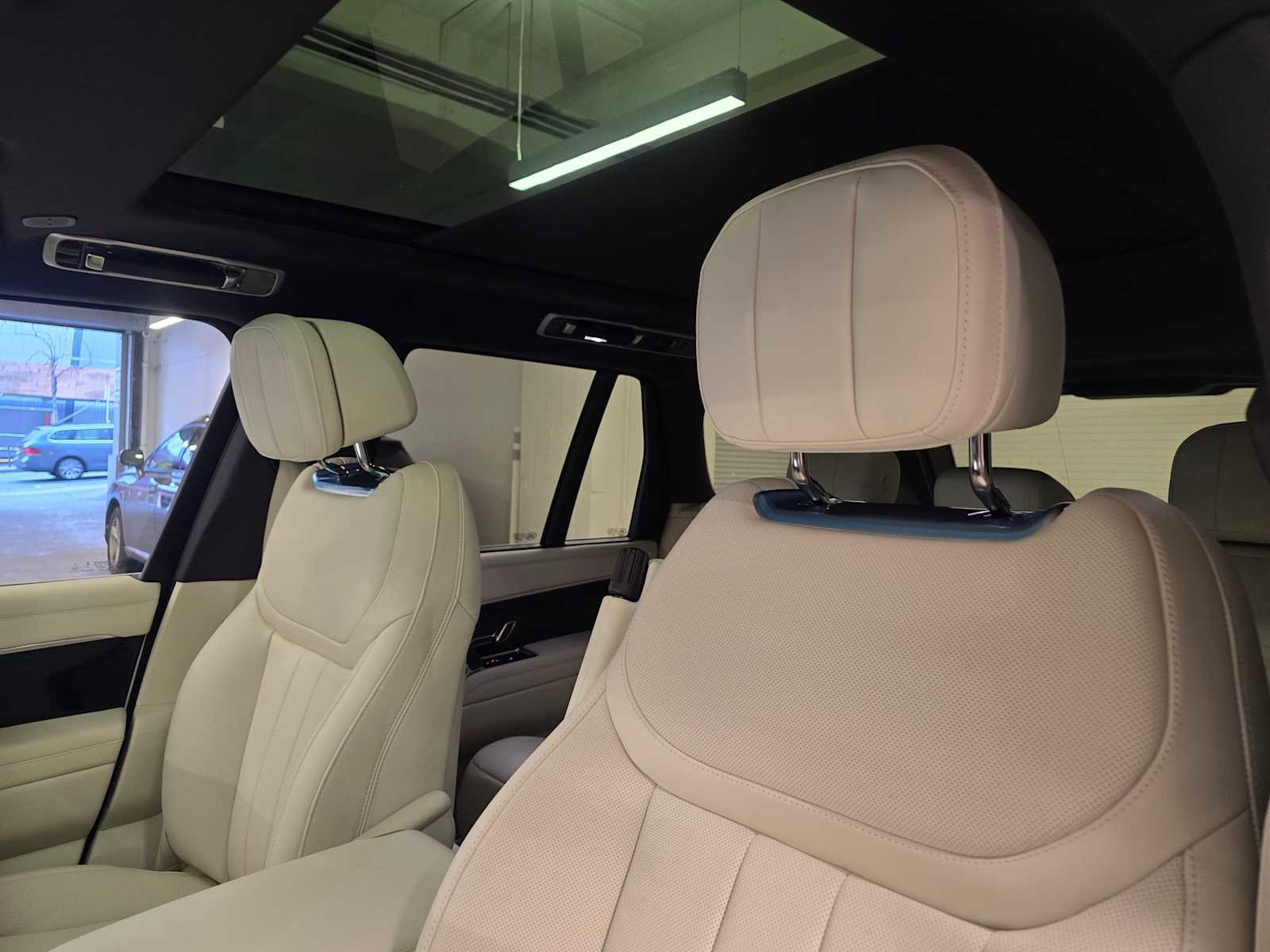 New 2026 Land Rover Range Rover SE image 23