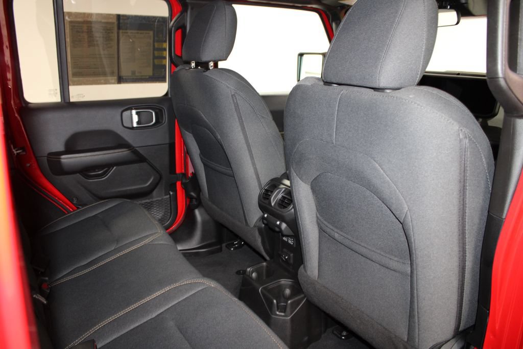 Used 2025 Jeep Wrangler Unlimited Sahara AWD/4WD image 32