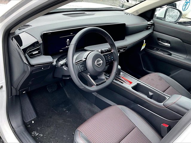 Used 2025 Nissan Kicks SR image 14