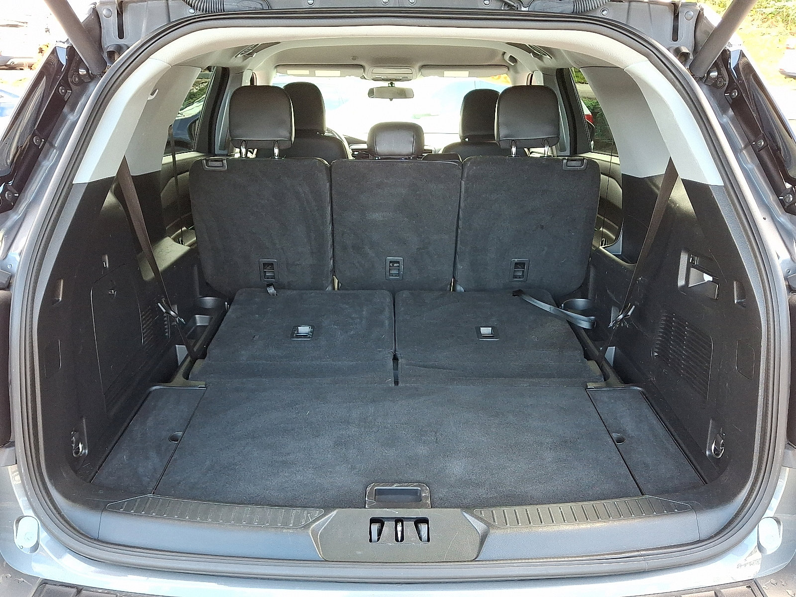 Certified 2022 Ford Explorer XLT w/ Equipment Group 202A image 30