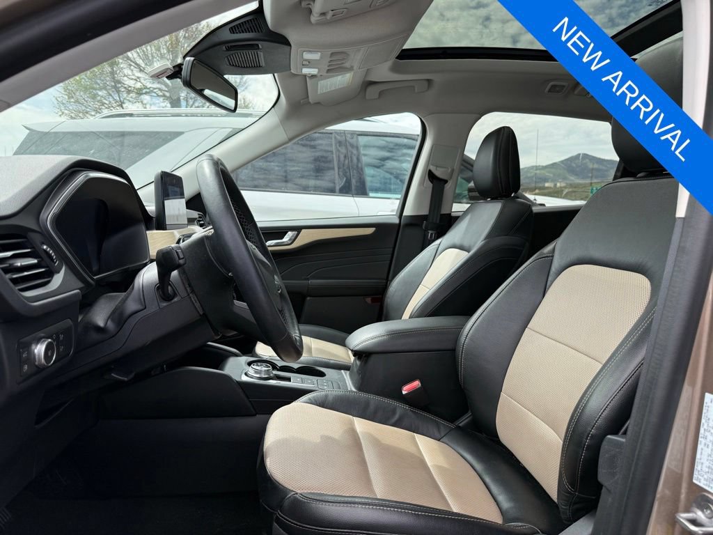 Used 2021 Ford Escape Titanium w/ Titanium Elite Package AWD/4WD image 12