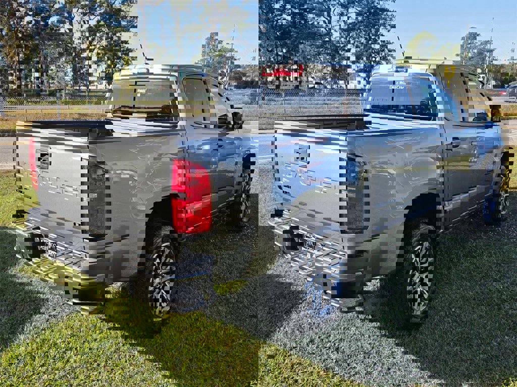 Used 2022 Chevrolet Colorado LT w/ Safety Package image 5