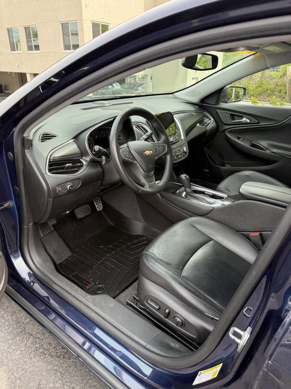 Used 2016 Chevrolet Malibu LT w/ Leather Package FWD image 8