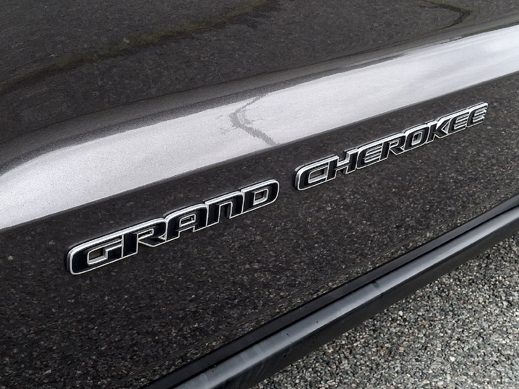 Used 2019 Jeep Grand Cherokee Laredo AWD/4WD image 28