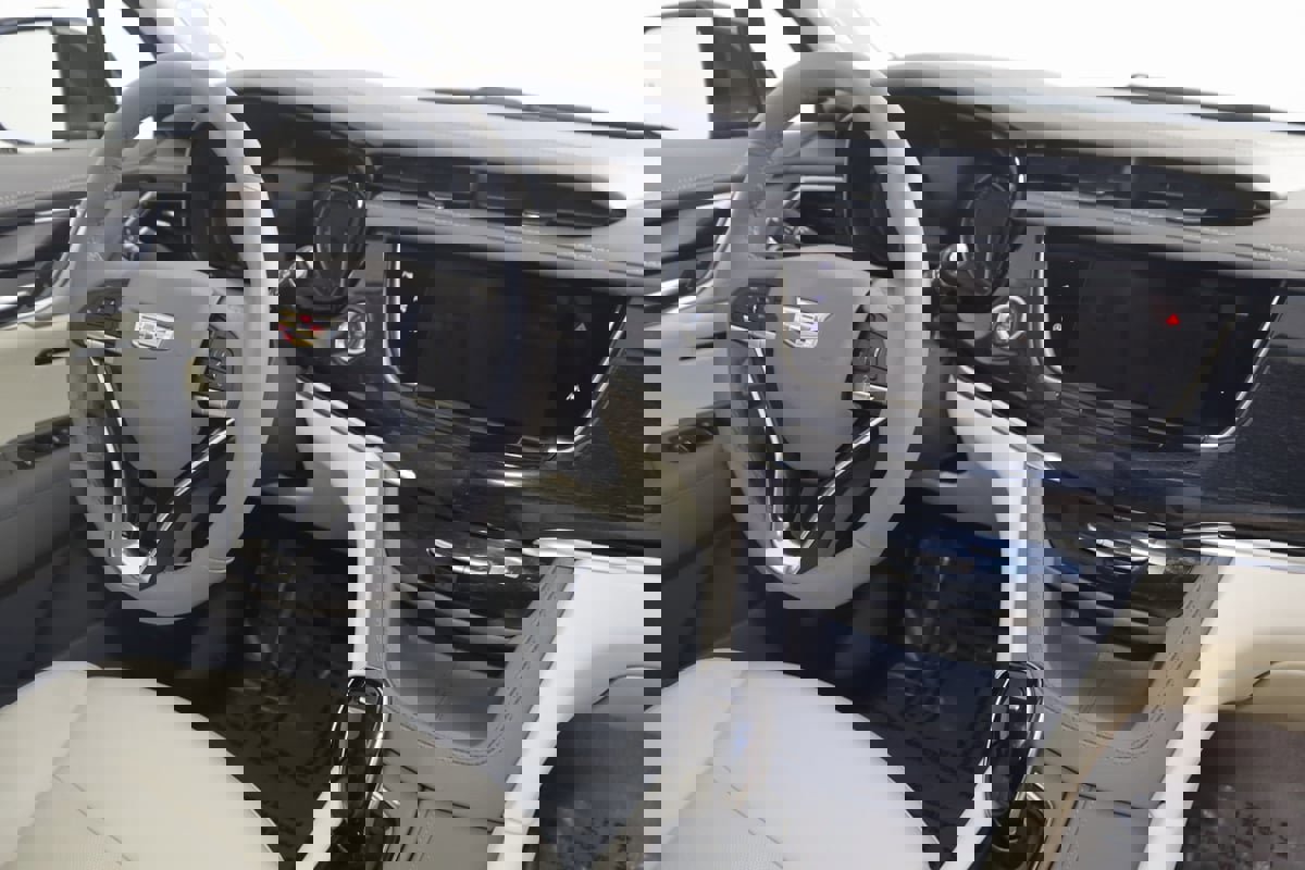 Used 2024 Cadillac XT6 Premium Luxury w/ Technology Package image 31