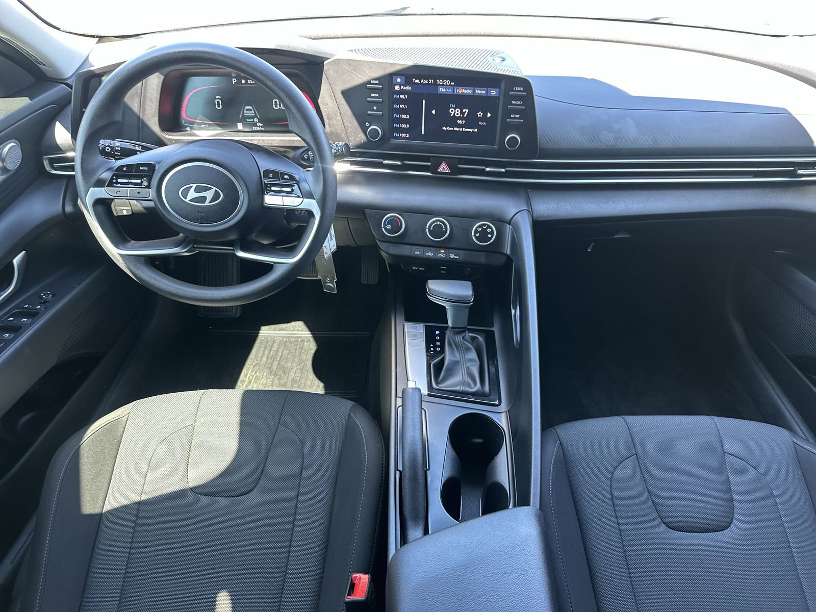 Used 2025 Hyundai Elantra SE FWD image 18