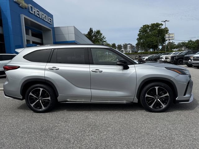 Used 2021 Toyota Highlander XSE FWD image 2